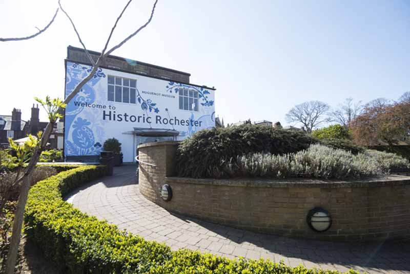External view of the Huguenot Museum with green hedges and the Huguenot Museum building